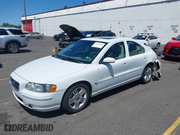 2005 Volvo S60 с VIN YV1RS592452432485, выставлен на аукционе IAAI как лот 42663011 с пробегом 177 739 миль миль и . История ставок и продаж доступна на DreamBid. Изображение 17.