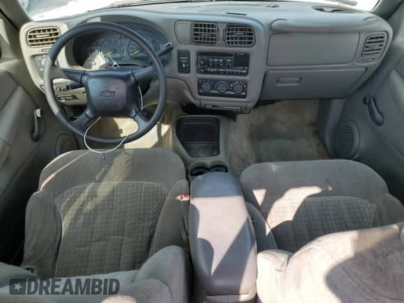 2001 Chevrolet S-10 LS with VIN 1GCCS19W318193557, listed as a Copart auction lot 64190185 with Not provided miles and Salvage title. Bid and sale history available at DreamBid. Image 8.