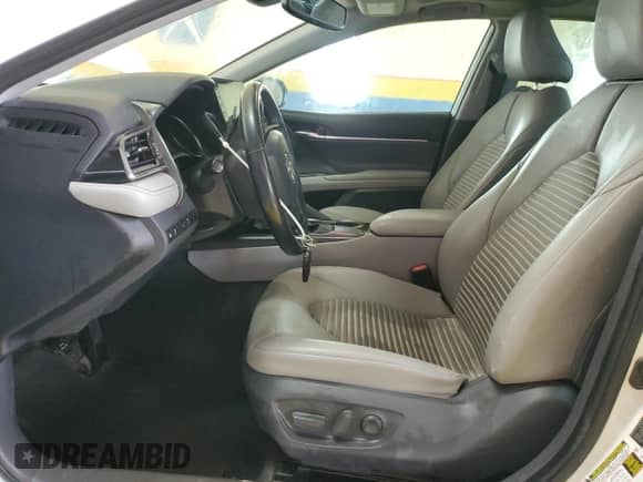 2021 Toyota Camry SE z VIN 4T1S11AK4MU450160, wystawiony jako Copart lot #56654905 z przebiegiem 68 192 mil mil oraz Czysty tytuł • Clean title. Historia ofert i sprzedaży dostępna na DreamBid. Obrazek 7.