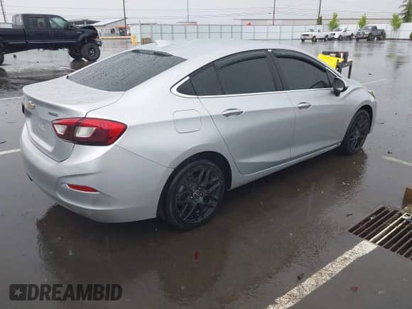 2018 Chevrolet Cruze Premier с VIN 1G1BF5SM2J7193015, выставлен на аукционе IAAI как лот 42244141 с пробегом 138 945 миль миль и . История ставок и продаж доступна на DreamBid. Изображение 4.