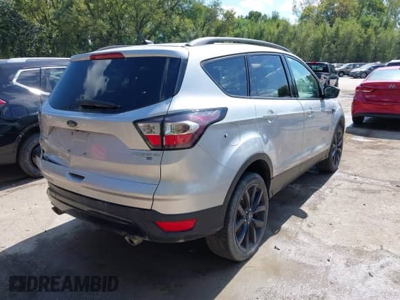 2017 Ford Escape Titanium z VIN 1FMCU9J9XHUC08079, wystawiony jako IAAI lot #43333080 z przebiegiem 169 596 mil mil oraz . Historia ofert i sprzedaży dostępna na DreamBid. Obrazek 4.