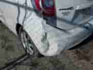 2014 Toyota Prius One z VIN JTDKDTB32E1077721, wystawiony jako IAAI lot #41464708 z przebiegiem Nie podano mil oraz . Historia ofert i sprzedaży dostępna na DreamBid. Obrazek 16.