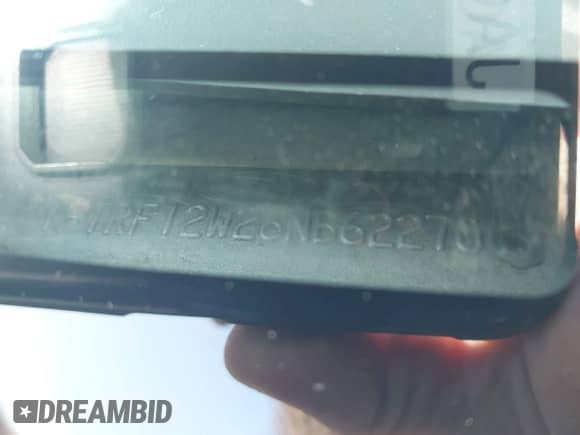 2006 Ford F-150 XL z VIN 1FTRF12W26NB62270, wystawiony jako IAAI lot #42521138 z przebiegiem 128 316 mil mil oraz . Historia ofert i sprzedaży dostępna na DreamBid. Obrazek 9.