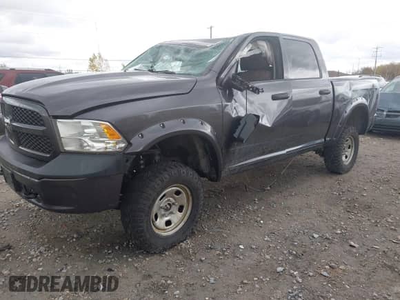 2018 Ram 1500 SSV z VIN 1C6RR7XT3JS264705, wystawiony jako IAAI lot #43464708 z przebiegiem 203 430 mil mil oraz . Historia ofert i sprzedaży dostępna na DreamBid. Obrazek 2.