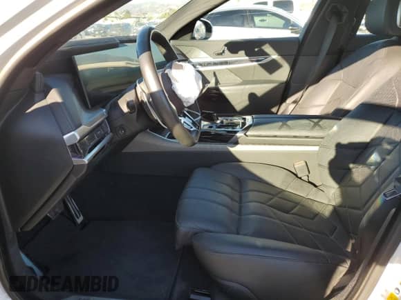 2023 BMW 7 Series 760i xDrive с VIN WBA33EJ09PCM68850, выставлен на аукционе Copart как лот 87250995 с пробегом 12 963 миль миль и Списание • Salvage title. История ставок и продаж доступна на DreamBid. Изображение 7.