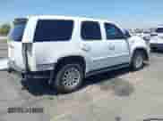 2008 Chevrolet Tahoe z VIN 1GNFC13538R191216, wystawiony jako IAAI lot #42643366 z przebiegiem 197 799 mil mil oraz . Historia ofert i sprzedaży dostępna na DreamBid. Obrazek 4.
