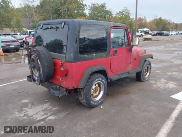 1993 Jeep Wrangler with VIN 1J4FY29S0PP236663, listed as a IAAI auction lot 43414737 with 185,068 mi miles and . Bid and sale history available at DreamBid. Image 4.