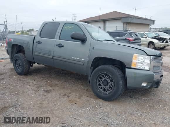 2011 Chevrolet Silverado 1500 LT with VIN 3GCPKSE36BG142049, listed as a IAAI auction lot 43304595 with 175,136 mi miles and . Bid and sale history available at DreamBid. Image 1.