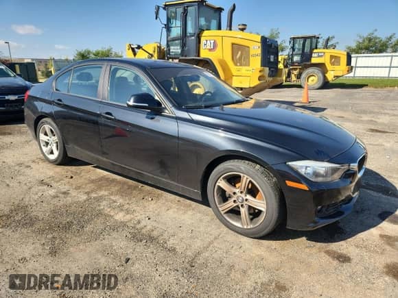 2013 BMW 3 Series 328i xDrive с VIN WBA3B5G50DNS00453, выставлен на аукционе Copart как лот 86473125 с пробегом 95 912 миль миль и Чистый • Clean title. История ставок и продаж доступна на DreamBid. Изображение 4.