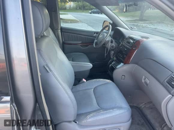 2005 Toyota Sienna XLE z VIN 5TDZA22CX5S352868, wystawiony jako Copart lot #85781415 z przebiegiem 92 051 mil mil oraz Czysty tytuł • Clean title. Historia ofert i sprzedaży dostępna na DreamBid. Obrazek 5.