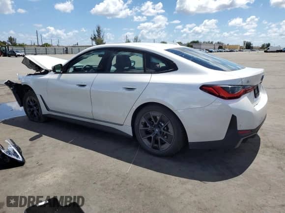 2023 BMW i4 eDrive35 z VIN WBY43AW0XPFP76986, wystawiony jako Copart lot #50745225 z przebiegiem 14 128 mil mil oraz Szkoda całkowita • Salvage title. Historia ofert i sprzedaży dostępna na DreamBid. Obrazek 2.