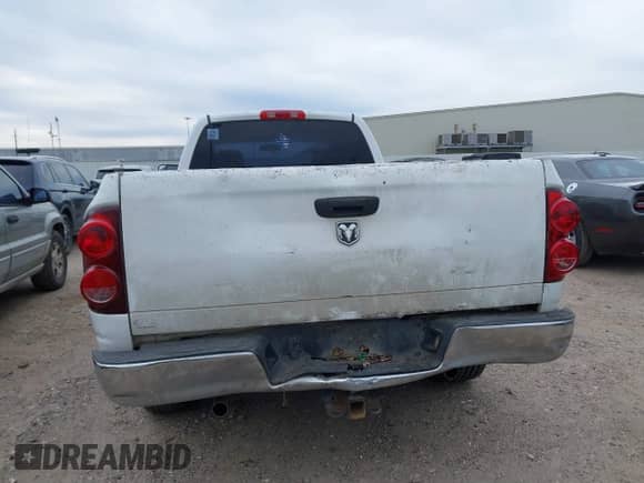 2008 Dodge 2500 ST z VIN 3D7KR28D18G214798, wystawiony jako IAAI lot #41231543 z przebiegiem 396 341 mil mil oraz . Historia ofert i sprzedaży dostępna na DreamBid. Obrazek 16.