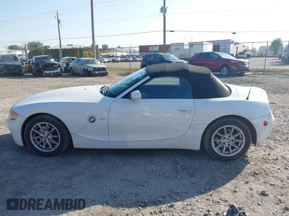 2004 BMW Z4 2.5i с VIN 4USBT33534LR67337, выставлен на аукционе IAAI как лот 43222391 с пробегом 75 725 миль миль и . История ставок и продаж доступна на DreamBid. Изображение 14.