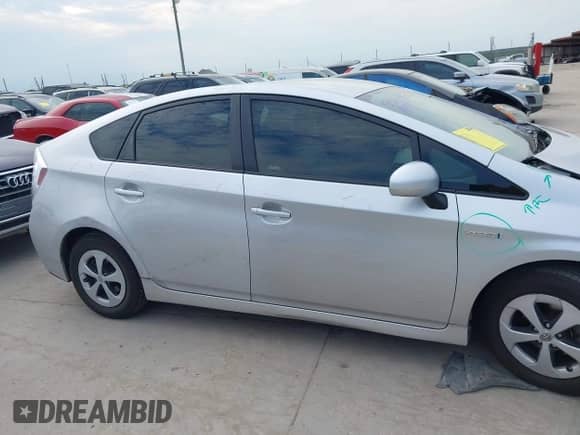 2015 Toyota Prius Four z VIN JTDKN3DU9F0409745, wystawiony jako IAAI lot #43026295 z przebiegiem 116 777 mil mil oraz . Historia ofert i sprzedaży dostępna na DreamBid. Obrazek 14.