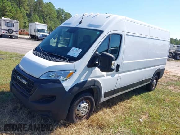 2023 Ram ProMaster Cargo z VIN 3C6LRVDGXPE563721, wystawiony jako IAAI lot #43155985 z przebiegiem 92 555 mil mil oraz . Historia ofert i sprzedaży dostępna na DreamBid. Obrazek 2.