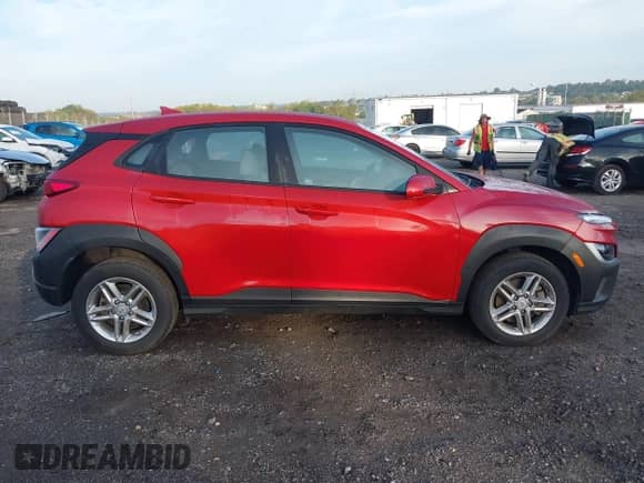 2022 Hyundai Kona SE z VIN KM8K2CAB3NU777045, wystawiony jako IAAI lot #43320804 z przebiegiem 33 773 mil mil oraz . Historia ofert i sprzedaży dostępna na DreamBid. Obrazek 13.