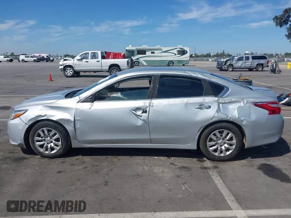 2016 Nissan Altima S z VIN 1N4AL3AP7GN361592, wystawiony jako IAAI lot #43039102 z przebiegiem 182 525 mil mil oraz . Historia ofert i sprzedaży dostępna na DreamBid. Obrazek 13.