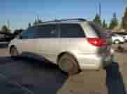 2010 Toyota Sienna CE z VIN 5TDKK4CC2AS334058, wystawiony jako Copart lot #67028095 z przebiegiem 206 076 mil mil oraz Szkoda całkowita • Salvage title. Historia ofert i sprzedaży dostępna na DreamBid. Obrazek 2.