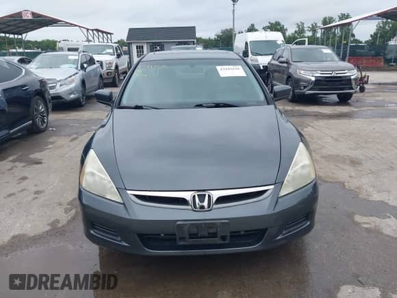 2006 Honda Accord EX z VIN 1HGCM56736A164186, wystawiony jako IAAI lot #42943636 z przebiegiem 220 900 mil mil oraz . Historia ofert i sprzedaży dostępna na DreamBid. Obrazek 12.