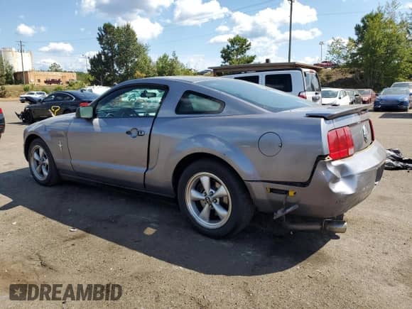2007 Ford Mustang Deluxe z VIN 1ZVFT80N675302933, wystawiony jako Copart lot #80001295 z przebiegiem 240 096 mil mil oraz Szkoda całkowita • Salvage title. Historia ofert i sprzedaży dostępna na DreamBid. Obrazek 2.