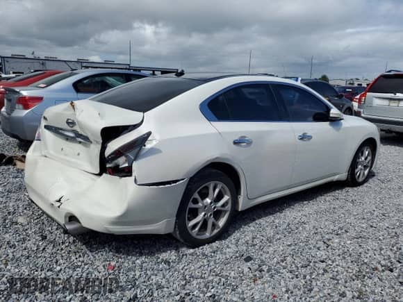 2013 Nissan Maxima SV with VIN 1N4AA5AP8DC811825, listed as a Copart auction lot 85740615 with 192,413 mi miles and Salvage title. Bid and sale history available at DreamBid. Image 3.