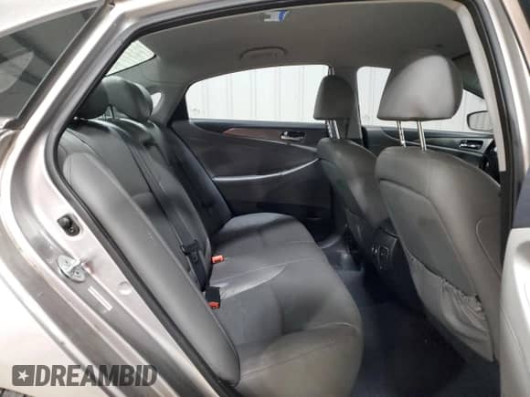 2013 Hyundai Sonata Limited z VIN KMHEC4A43DA080945, wystawiony jako Copart lot #90450145 z przebiegiem 160 917 mil mil oraz Czysty tytuł • Clean title. Historia ofert i sprzedaży dostępna na DreamBid. Obrazek 10.