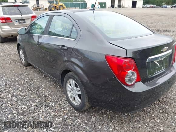 2013 Chevrolet Sonic LT с VIN 1G1JC5SG8D4190608, выставлен на аукционе IAAI как лот 42785234 с пробегом Не указан миль и . История ставок и продаж доступна на DreamBid. Изображение 3.