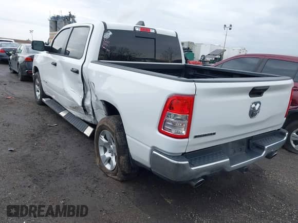 2024 Ram 1500 Big Horn z VIN 1C6SRFFT6RN115065, wystawiony jako IAAI lot #41997639 z przebiegiem 15 453 mil mil oraz . Historia ofert i sprzedaży dostępna na DreamBid. Obrazek 3.