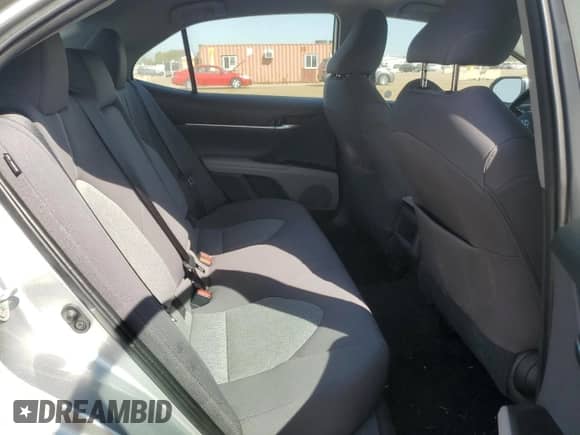 2021 Toyota Camry LE z VIN 4T1R11AK8MU455540, wystawiony jako Copart lot #82185805 z przebiegiem 16 292 mil mil oraz Szkoda całkowita • Salvage title. Historia ofert i sprzedaży dostępna na DreamBid. Obrazek 10.