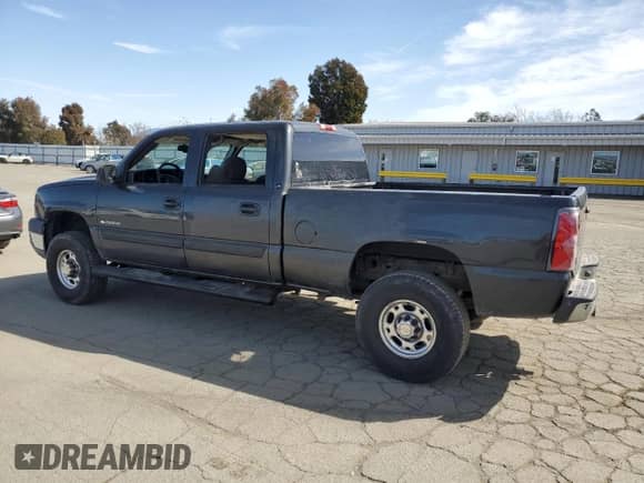 2005 Chevrolet Silverado 2500HD LS с VIN 1GCHC23U35F801207, выставлен на аукционе Copart как лот 52006125 с пробегом 160 928 миль миль и Списание • Salvage title. История ставок и продаж доступна на DreamBid. Изображение 2.