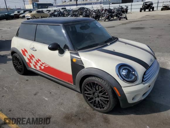 2007 MINI Hardtop with VIN WMWMF33547TT51590, listed as a Copart auction lot 57323995 with 114,113 mi miles and Salvage title. Bid and sale history available at DreamBid. Image 4.