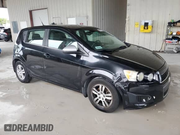 2012 Chevrolet Sonic LT z VIN 1G1JC6SB5C4211729, wystawiony jako Copart lot #59472365 z przebiegiem 137 002 mil mil oraz Czysty tytuł • Clean title. Historia ofert i sprzedaży dostępna na DreamBid. Obrazek 4.