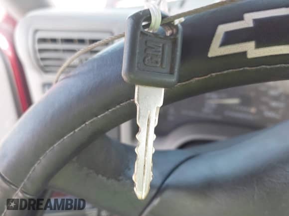 1997 Chevrolet S-10 LS с VIN 1GCCS1942VK103239, выставлен на аукционе IAAI как лот 42748370 с пробегом 229 864 миль миль и . История ставок и продаж доступна на DreamBid. Изображение 11.