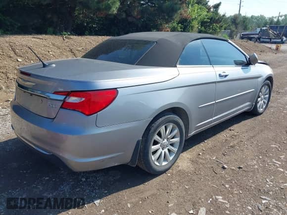 2014 Chrysler 200 Touring с VIN 1C3BCBEG3EN131052, выставлен на аукционе IAAI как лот 42941512 с пробегом 134 965 миль миль и . История ставок и продаж доступна на DreamBid. Изображение 4.