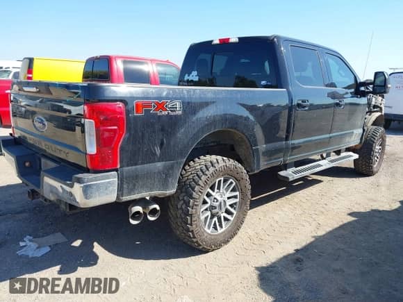 2019 Ford F-250 XL with VIN 1FT7W2BT9KED46537, listed as a IAAI auction lot 43374274 with 121,724 mi miles and . Bid and sale history available at DreamBid. Image 4.