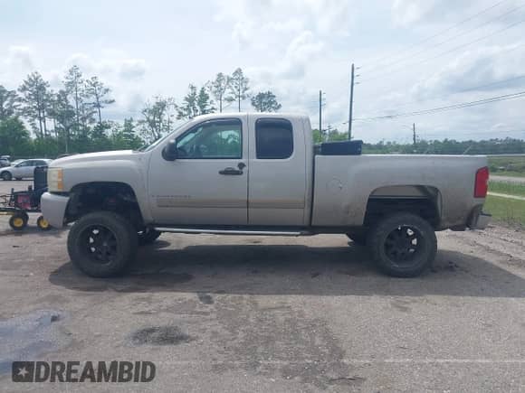 2008 Chevrolet Silverado 1500 1LT с VIN 2GCEC19C781149327, выставлен на аукционе IAAI как лот 42126913 с пробегом 194 629 миль миль и . История ставок и продаж доступна на DreamBid. Изображение 14.