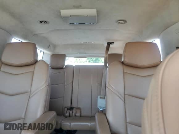 2016 Cadillac Escalade ESV Platinum z VIN 1GYS4KKJ8GR104282, wystawiony jako Copart lot #61497745 z przebiegiem 119 969 mil mil oraz Szkoda całkowita • Salvage title. Historia ofert i sprzedaży dostępna na DreamBid. Obrazek 10.