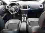 2019 Jeep Compass Latitude z VIN 3C4NJCBB1KT658449, wystawiony jako Copart lot #67523185 z przebiegiem 97 457 mil mil oraz Czysty tytuł • Clean title. Historia ofert i sprzedaży dostępna na DreamBid. Obrazek 8.