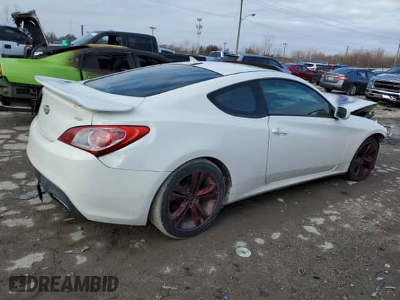 2011 Hyundai Genesis Coupe R-Spec с VIN KMHHT6KD1BU062818, выставлен на аукционе Copart как лот 84379554 с пробегом 126 111 миль миль и Списание • Salvage title. История ставок и продаж доступна на DreamBid. Изображение 3.