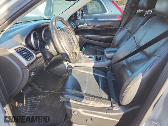 2012 Jeep Grand Cherokee Laredo z VIN 1C4RJFAG0CC189237, wystawiony jako Copart lot #82317425 z przebiegiem 246 995 mil mil oraz Czysty tytuł • Clean title. Historia ofert i sprzedaży dostępna na DreamBid. Obrazek 7.