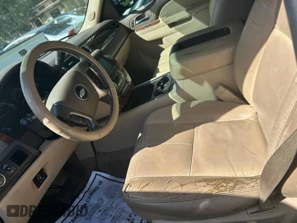 2013 Chevrolet Suburban LT с VIN 1GNSCJE02DR143930, выставлен на аукционе Copart как лот 86322005 с пробегом 227 421 миль миль и Чистый • Clean title. История ставок и продаж доступна на DreamBid. Изображение 14.