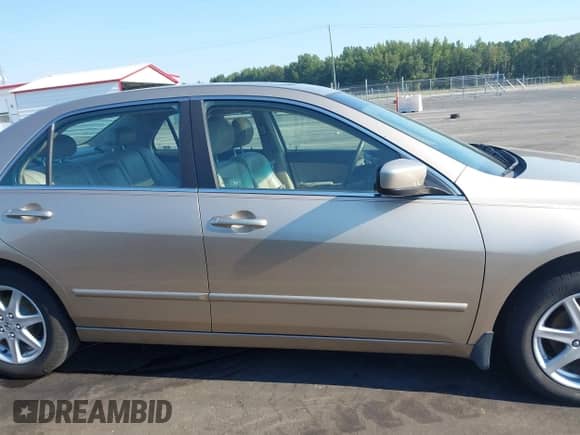 2004 Honda Accord EX with VIN 1HGCM66574A009190, listed as a IAAI auction lot 43152033 with 197,615 mi miles and . Bid and sale history available at DreamBid. Image 13.