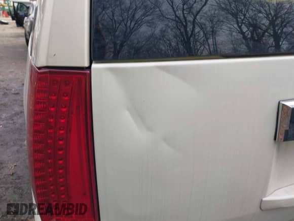 2014 Cadillac Escalade ESV Luxury с VIN 1GYS4HEF4ER218433, выставлен на аукционе IAAI как лот 41152677 с пробегом 51 315 миль миль и . История ставок и продаж доступна на DreamBid. Изображение 19.