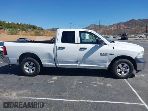 2014 Ram 1500 Express z VIN 1C6RR7FT9ES346624, wystawiony jako IAAI lot #43388714 z przebiegiem 232 412 mil mil oraz . Historia ofert i sprzedaży dostępna na DreamBid. Obrazek 13.