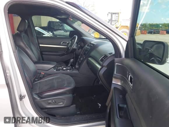 2018 Ford Explorer XLT with VIN 1FM5K7D88JGC63768, listed as a IAAI auction lot 43330014 with 97,045 mi miles and . Bid and sale history available at DreamBid. Image 5.