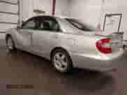 2002 Toyota Camry LE z VIN 4T1BE32K02U033310, wystawiony jako IAAI lot #42586585 z przebiegiem 154 658 mil mil oraz . Historia ofert i sprzedaży dostępna na DreamBid. Obrazek 3.