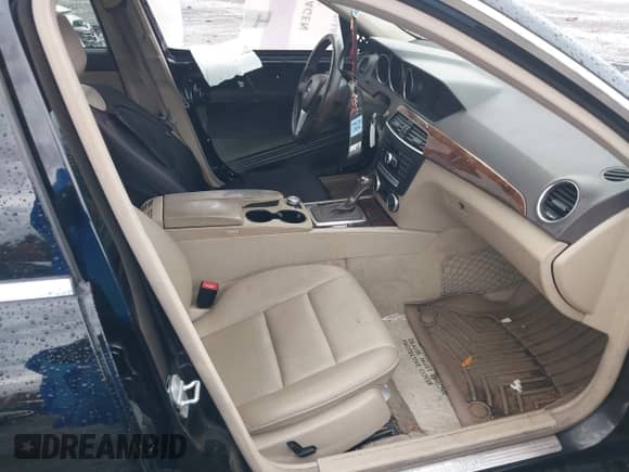 2013 Mercedes-Benz C 300 Sport с VIN WDDGF8AB4DG113013, выставлен на аукционе IAAI как лот 43466227 с пробегом 154 765 миль миль и . История ставок и продаж доступна на DreamBid. Изображение 5.