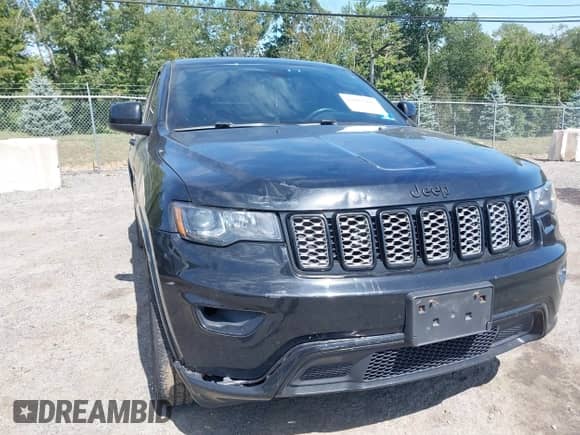 2018 Jeep Grand Cherokee Upland z VIN 1C4RJFAGXJC263843, wystawiony jako IAAI lot #43017495 z przebiegiem 142 416 mil mil oraz . Historia ofert i sprzedaży dostępna na DreamBid. Obrazek 17.