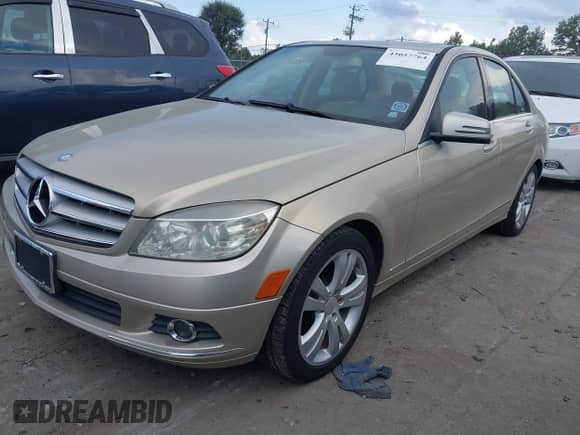 2010 Mercedes-Benz C 300 Sport с VIN WDDGF8BB2AF436136, выставлен на аукционе IAAI как лот 43057764 с пробегом 85 539 миль миль и . История ставок и продаж доступна на DreamBid. Изображение 2.