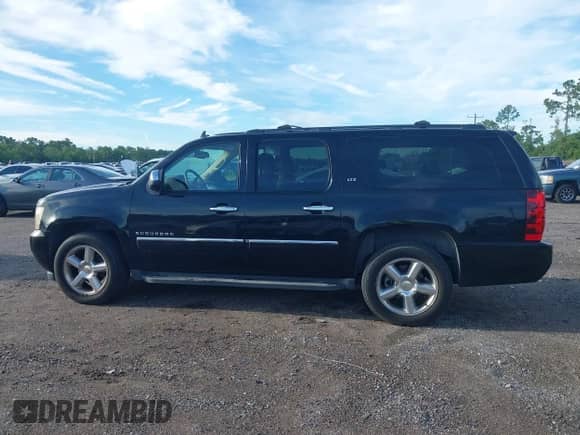 2011 Chevrolet Suburban LTZ с VIN 1GNSKKE39BR337810, выставлен на аукционе IAAI как лот 42957324 с пробегом 120 674 миль миль и . История ставок и продаж доступна на DreamBid. Изображение 14.